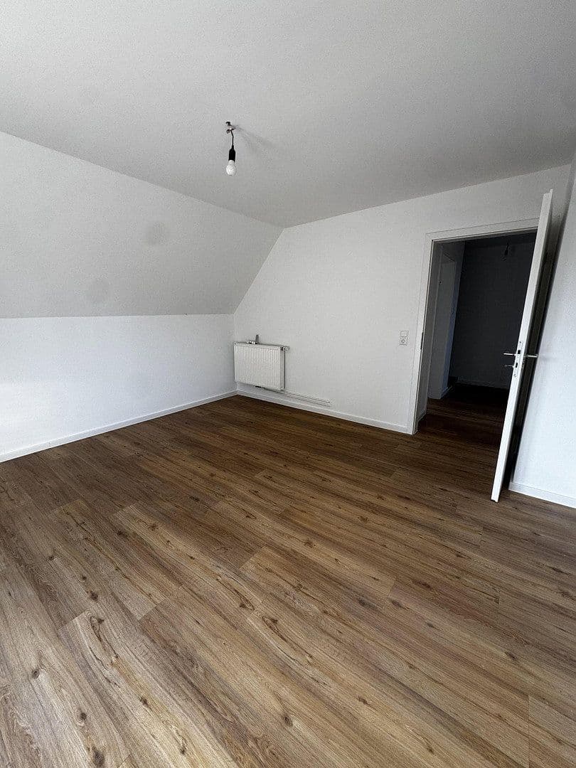 Prenájom domu 100 m², pozemok 300 m², Nibelungenstraße 37, Viernheim, Hesensko Prenájom domu 100 m², pozemok 300 m², Nibelungenstraße 37, Viernheim, Hesensko