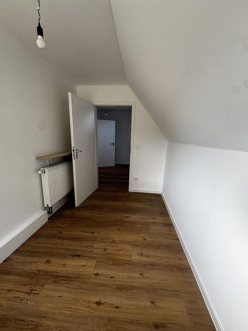 Prenájom domu 100 m², pozemok 300 m², Nibelungenstraße 37, Viernheim, Hesensko Prenájom domu 100 m², pozemok 300 m², Nibelungenstraße 37, Viernheim, Hesensko