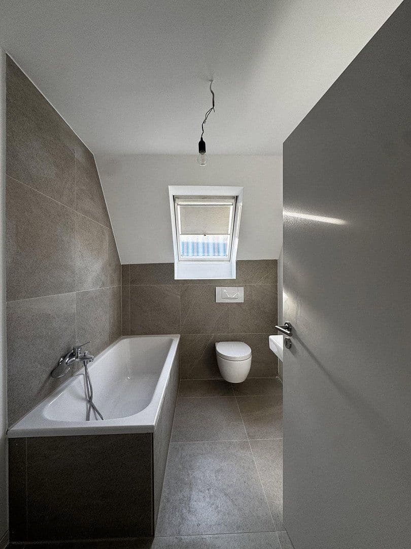 Prenájom domu 100 m², pozemok 300 m², Nibelungenstraße 37, Viernheim, Hesensko Prenájom domu 100 m², pozemok 300 m², Nibelungenstraße 37, Viernheim, Hesensko