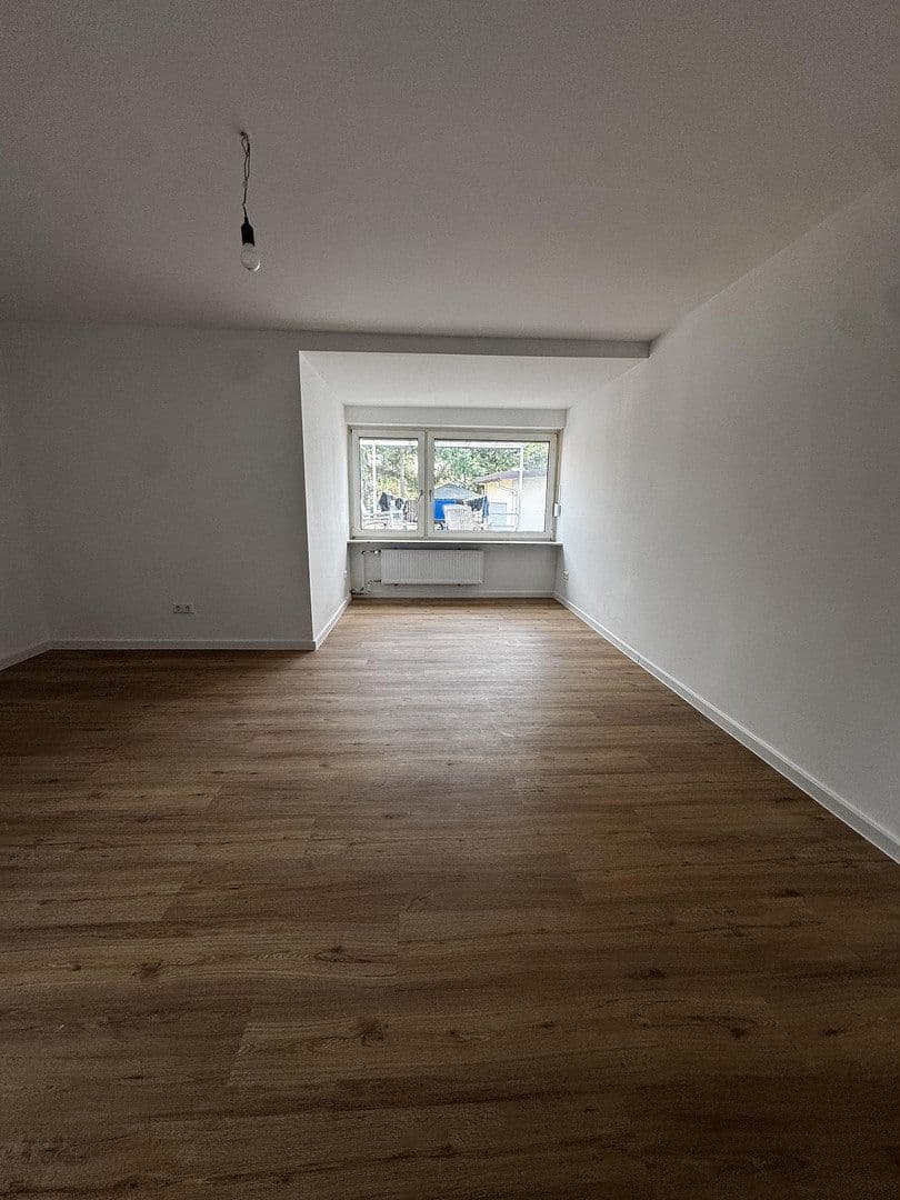 Prenájom domu 100 m², pozemok 300 m², Nibelungenstraße 37, Viernheim, Hesensko Prenájom domu 100 m², pozemok 300 m², Nibelungenstraße 37, Viernheim, Hesensko