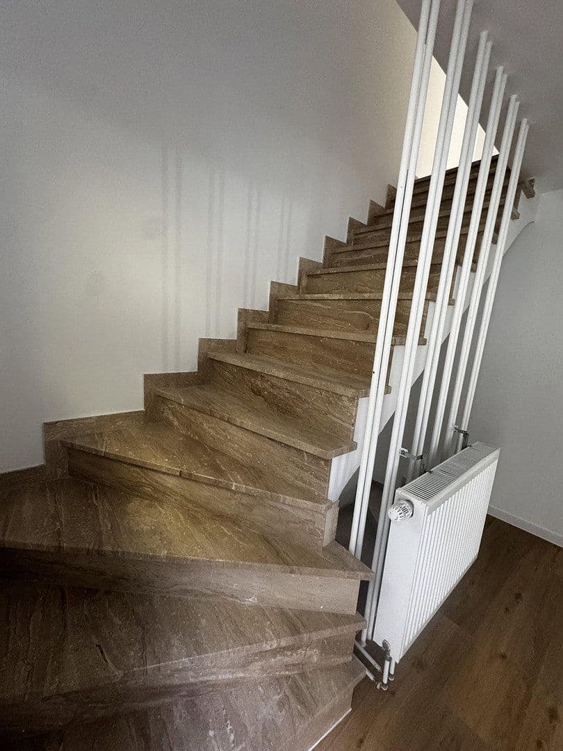Prenájom domu 100 m², pozemok 300 m², Nibelungenstraße 37, Viernheim, Hesensko Prenájom domu 100 m², pozemok 300 m², Nibelungenstraße 37, Viernheim, Hesensko