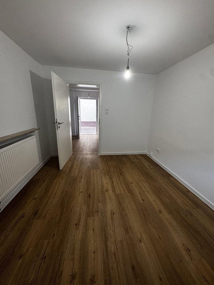 Prenájom domu 100 m², pozemok 300 m², Nibelungenstraße 37, Viernheim, Hesensko Prenájom domu 100 m², pozemok 300 m², Nibelungenstraße 37, Viernheim, Hesensko
