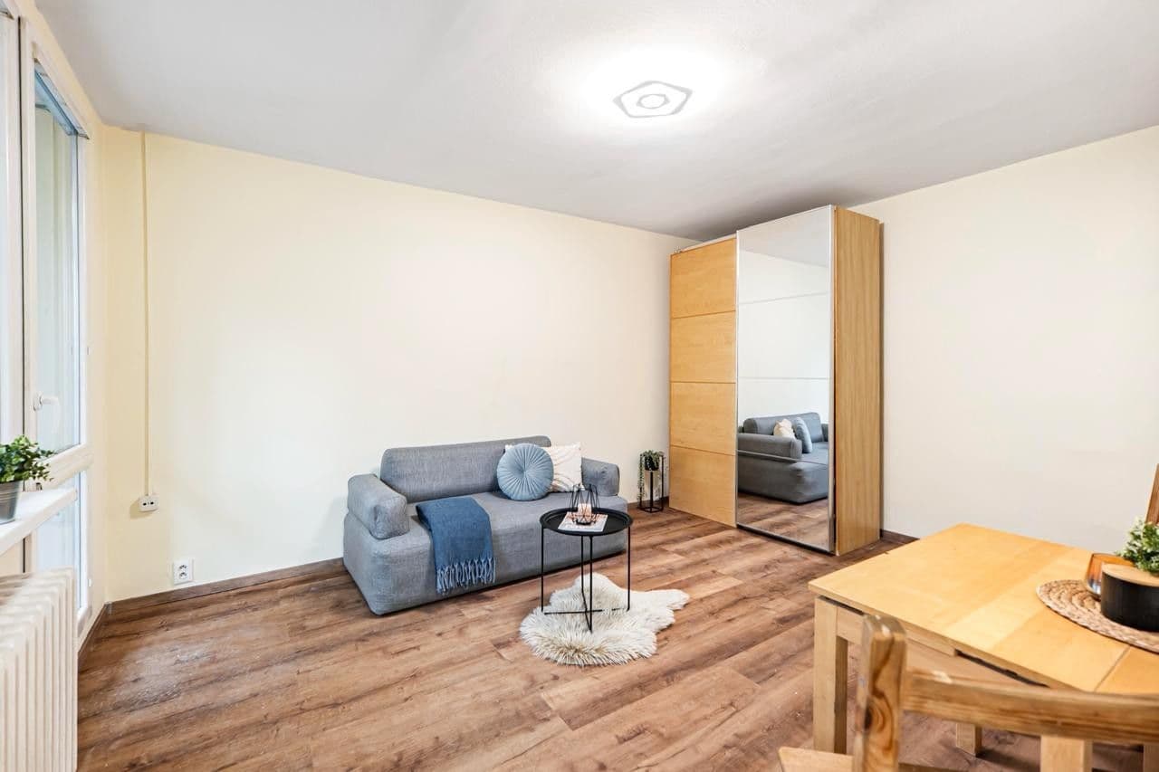 Prenájom bytu 1-izbový 35 m², Varnsdorfská, Praha, Praha Prenájom bytu 1-izbový 35 m², Varnsdorfská, Praha, Praha