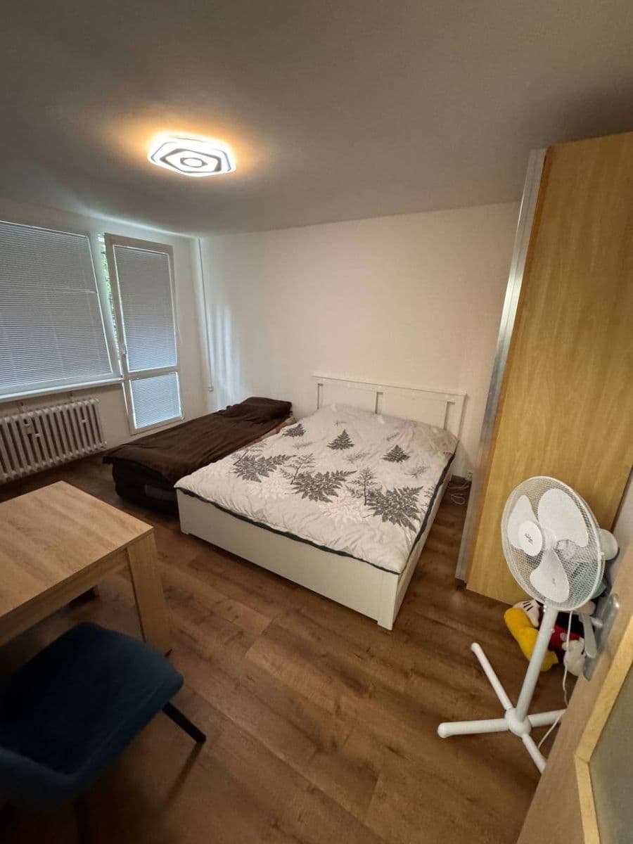 Prenájom bytu 1-izbový 35 m², Varnsdorfská, Praha, Praha Prenájom bytu 1-izbový 35 m², Varnsdorfská, Praha, Praha