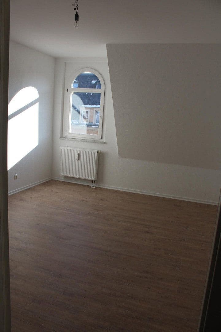 Prenájom bytu 4-izbový 107 m², Friedrich-Engels-Straße 49, Zwickau, Sasko Prenájom bytu 4-izbový 107 m², Friedrich-Engels-Straße 49, Zwickau, Sasko