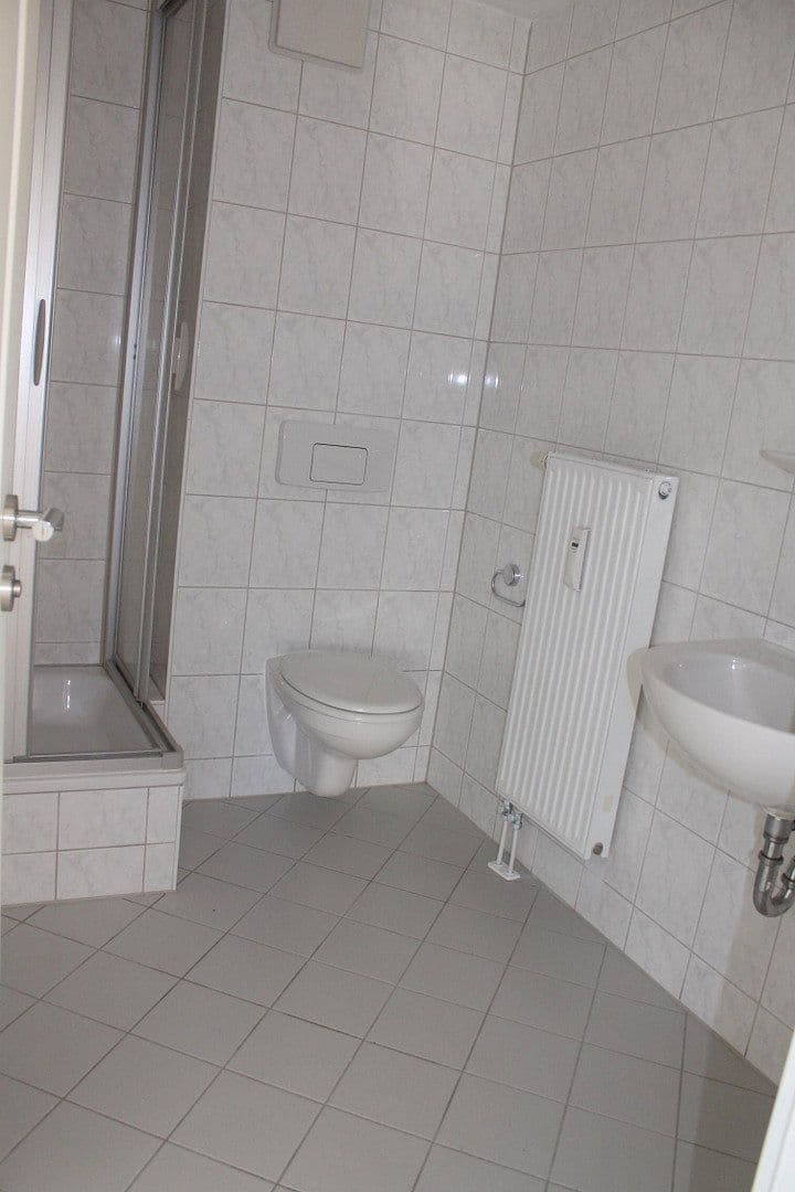 Prenájom bytu 4-izbový 107 m², Friedrich-Engels-Straße 49, Zwickau, Sasko Prenájom bytu 4-izbový 107 m², Friedrich-Engels-Straße 49, Zwickau, Sasko