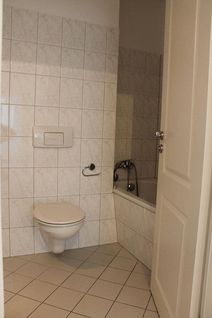 Prenájom bytu 4-izbový 107 m², Friedrich-Engels-Straße 49, Zwickau, Sasko Prenájom bytu 4-izbový 107 m², Friedrich-Engels-Straße 49, Zwickau, Sasko