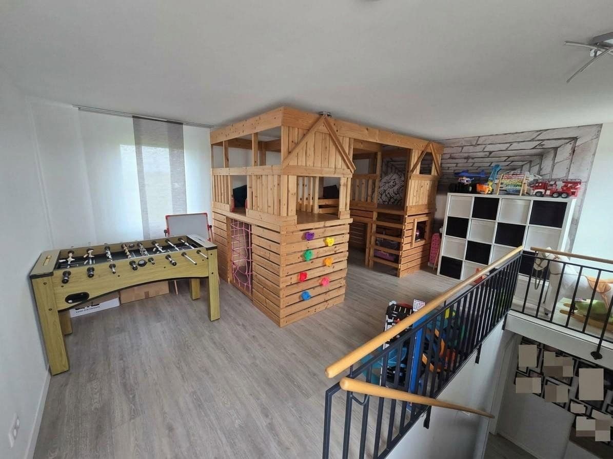 Predaj domu 140 m², pozemok 150 m², Hemmingen, Bádensko-Wurttembersko Predaj domu 140 m², pozemok 150 m², Hemmingen, Bádensko-Wurttembersko