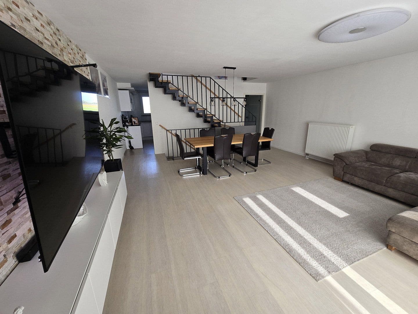 Predaj domu 140 m², pozemok 150 m², Hemmingen, Bádensko-Wurttembersko Predaj domu 140 m², pozemok 150 m², Hemmingen, Bádensko-Wurttembersko