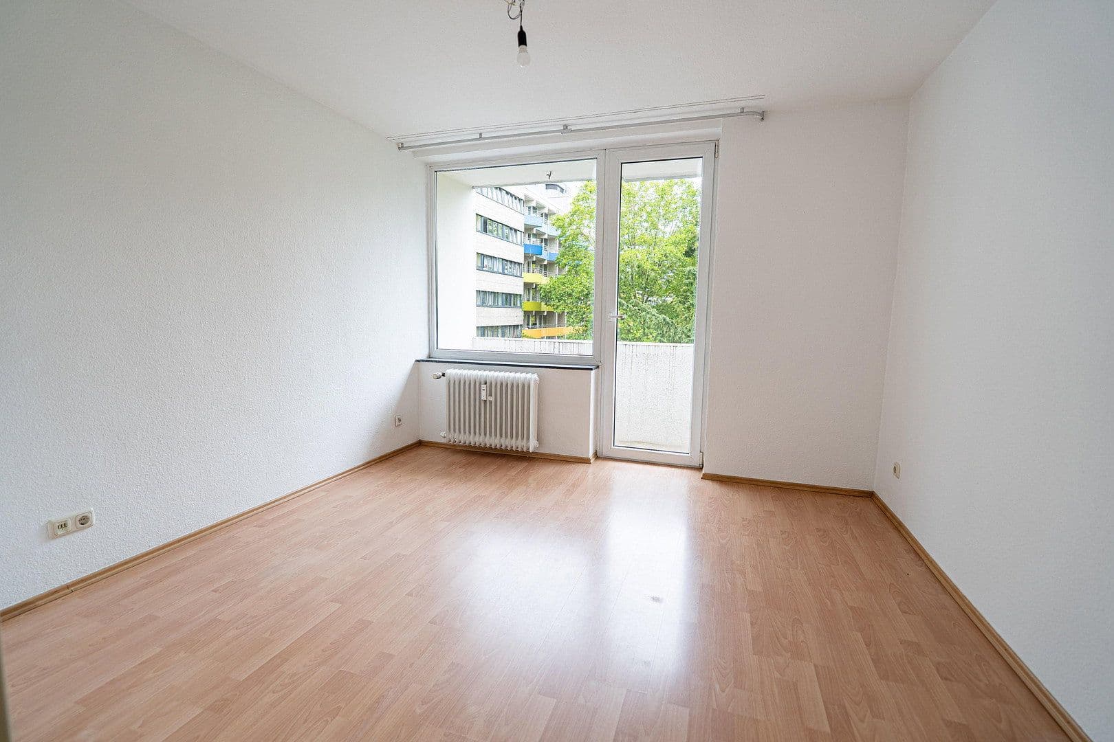 Prenájom bytu 3-izbový 75 m², Frankfurt, Hesensko Prenájom bytu 3-izbový 75 m², Frankfurt, Hesensko