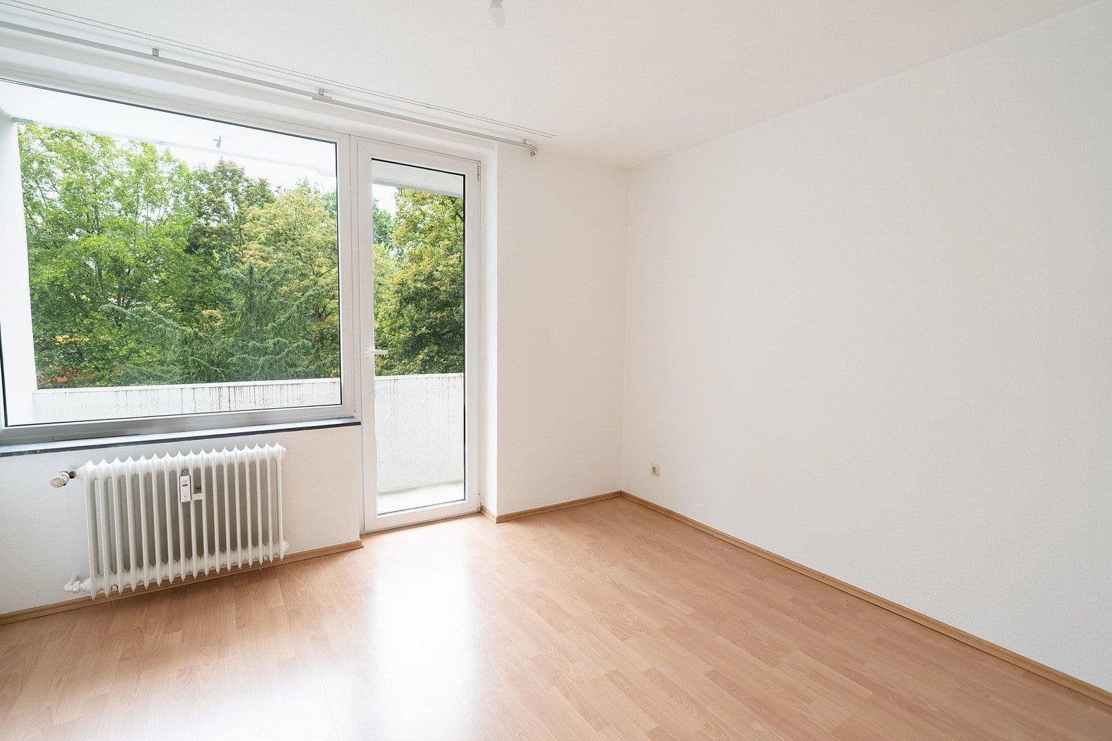 Prenájom bytu 3-izbový 75 m², Frankfurt, Hesensko Prenájom bytu 3-izbový 75 m², Frankfurt, Hesensko