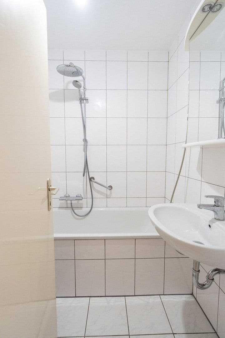 Prenájom bytu 3-izbový 75 m², Frankfurt, Hesensko Prenájom bytu 3-izbový 75 m², Frankfurt, Hesensko