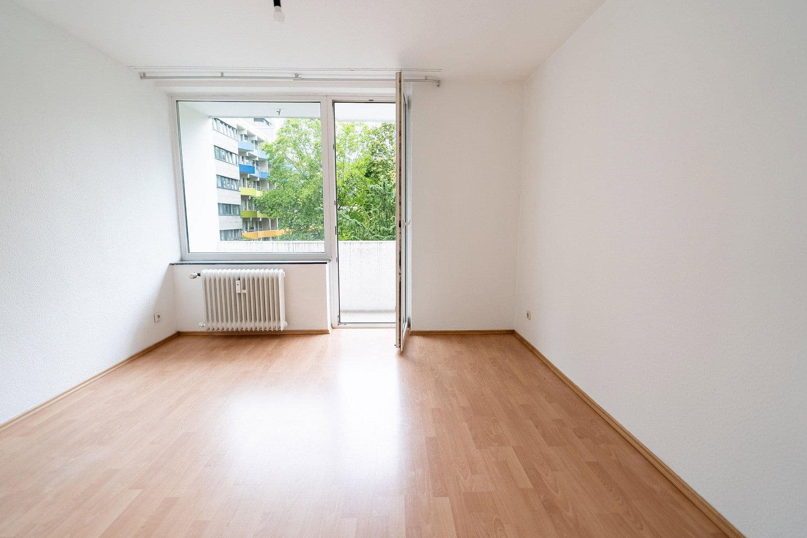 Prenájom bytu 3-izbový 75 m², Frankfurt, Hesensko Prenájom bytu 3-izbový 75 m², Frankfurt, Hesensko
