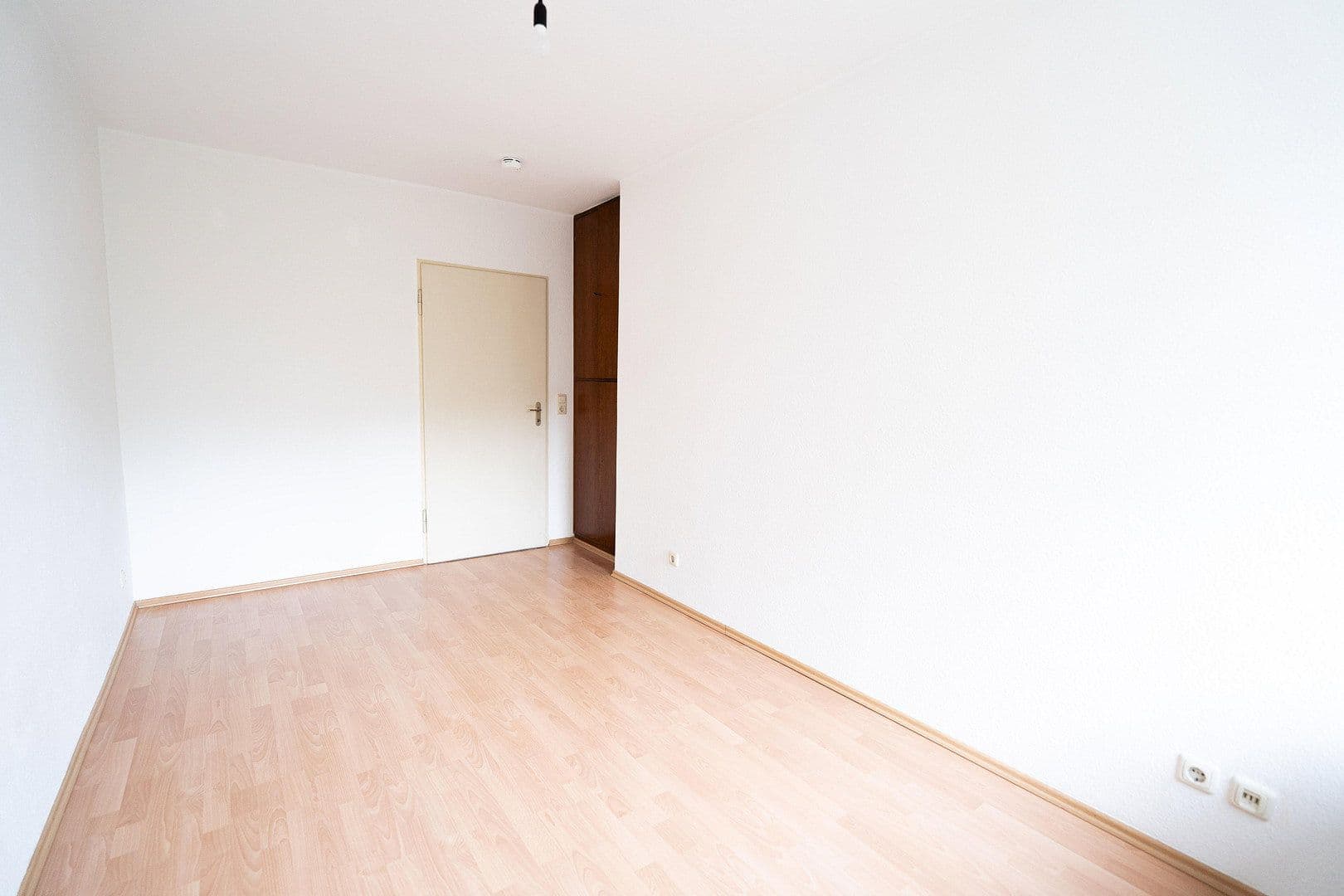 Prenájom bytu 3-izbový 75 m², Frankfurt, Hesensko Prenájom bytu 3-izbový 75 m², Frankfurt, Hesensko