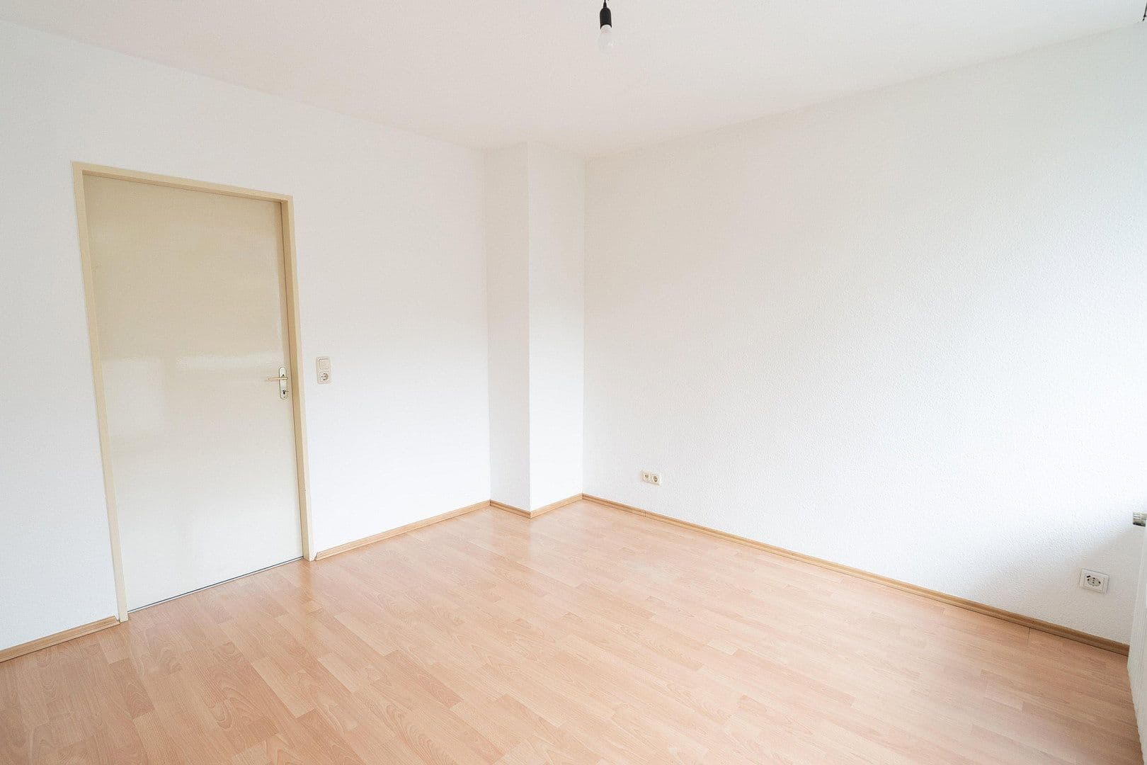 Prenájom bytu 3-izbový 75 m², Frankfurt, Hesensko Prenájom bytu 3-izbový 75 m², Frankfurt, Hesensko