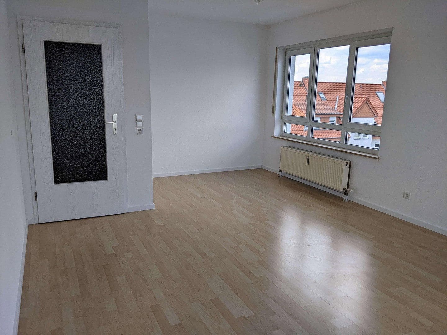 Prenájom bytu 3-izbový 68 m², Brühl, Bádensko-Wurttembersko Prenájom bytu 3-izbový 68 m², Brühl, Bádensko-Wurttembersko