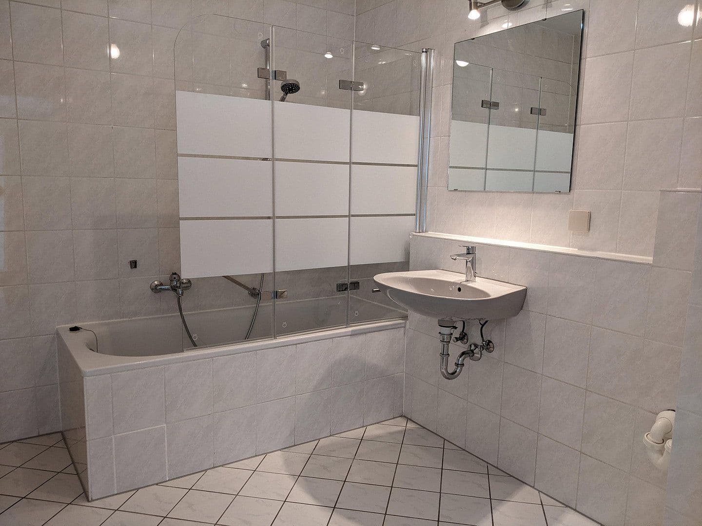 Prenájom bytu 3-izbový 68 m², Brühl, Bádensko-Wurttembersko Prenájom bytu 3-izbový 68 m², Brühl, Bádensko-Wurttembersko