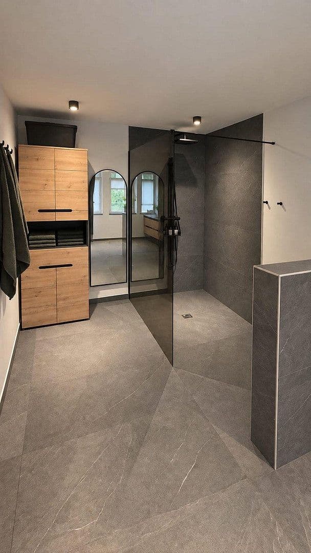Predaj domu 200 m², pozemok 6.000 m², Münchhausen, Hesensko Predaj domu 200 m², pozemok 6.000 m², Münchhausen, Hesensko