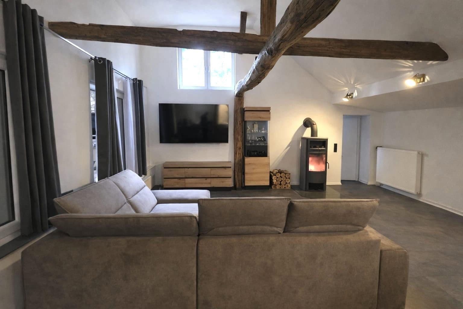 Predaj domu 200 m², pozemok 6.000 m², Münchhausen, Hesensko Predaj domu 200 m², pozemok 6.000 m², Münchhausen, Hesensko