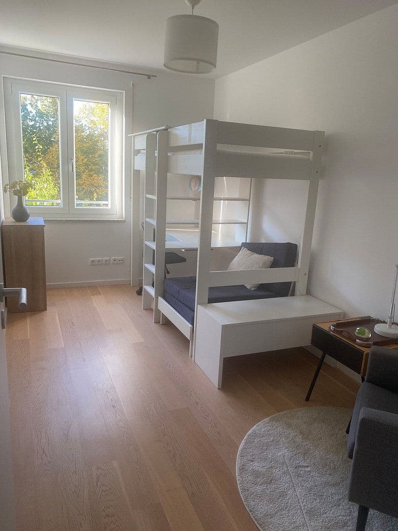 Prenájom bytu 4-izbový 104 m², Unterföhring, Bavorsko Prenájom bytu 4-izbový 104 m², Unterföhring, Bavorsko