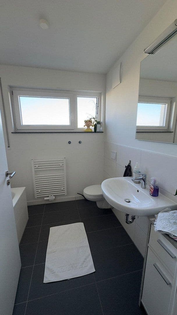 Prenájom bytu 3-izbový 95 m², Aristide-Briand-Str. 12, Herzogenaurach, Bavorsko Prenájom bytu 3-izbový 95 m², Aristide-Briand-Str. 12, Herzogenaurach, Bavorsko