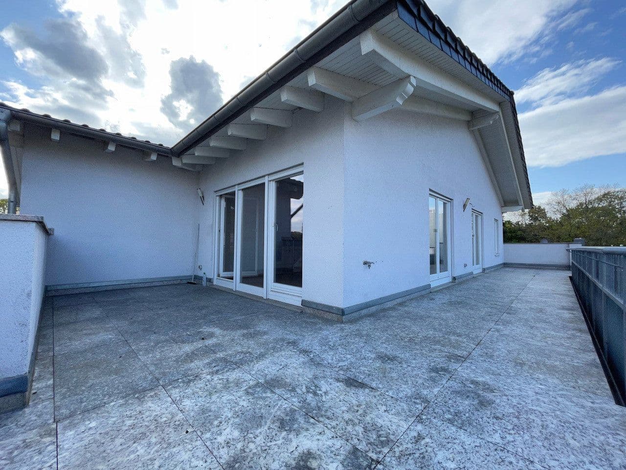 Prenájom bytu 4-izbový 104 m², Hattersheim am Main, Hesensko Prenájom bytu 4-izbový 104 m², Hattersheim am Main, Hesensko