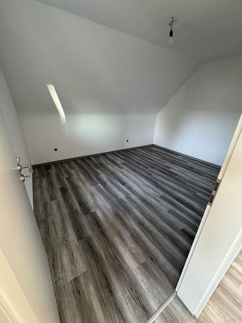 Predaj domu 167 m², pozemok 694 m², Königsberger Strasse 31, Baiersdorf, Bavorsko Predaj domu 167 m², pozemok 694 m², Königsberger Strasse 31, Baiersdorf, Bavorsko