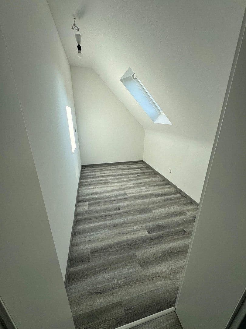 Predaj domu 167 m², pozemok 694 m², Königsberger Strasse 31, Baiersdorf, Bavorsko Predaj domu 167 m², pozemok 694 m², Königsberger Strasse 31, Baiersdorf, Bavorsko