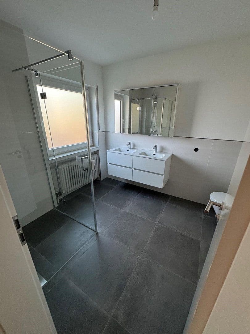 Predaj domu 167 m², pozemok 694 m², Königsberger Strasse 31, Baiersdorf, Bavorsko Predaj domu 167 m², pozemok 694 m², Königsberger Strasse 31, Baiersdorf, Bavorsko