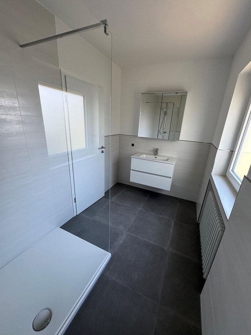 Predaj domu 167 m², pozemok 694 m², Königsberger Strasse 31, Baiersdorf, Bavorsko Predaj domu 167 m², pozemok 694 m², Königsberger Strasse 31, Baiersdorf, Bavorsko