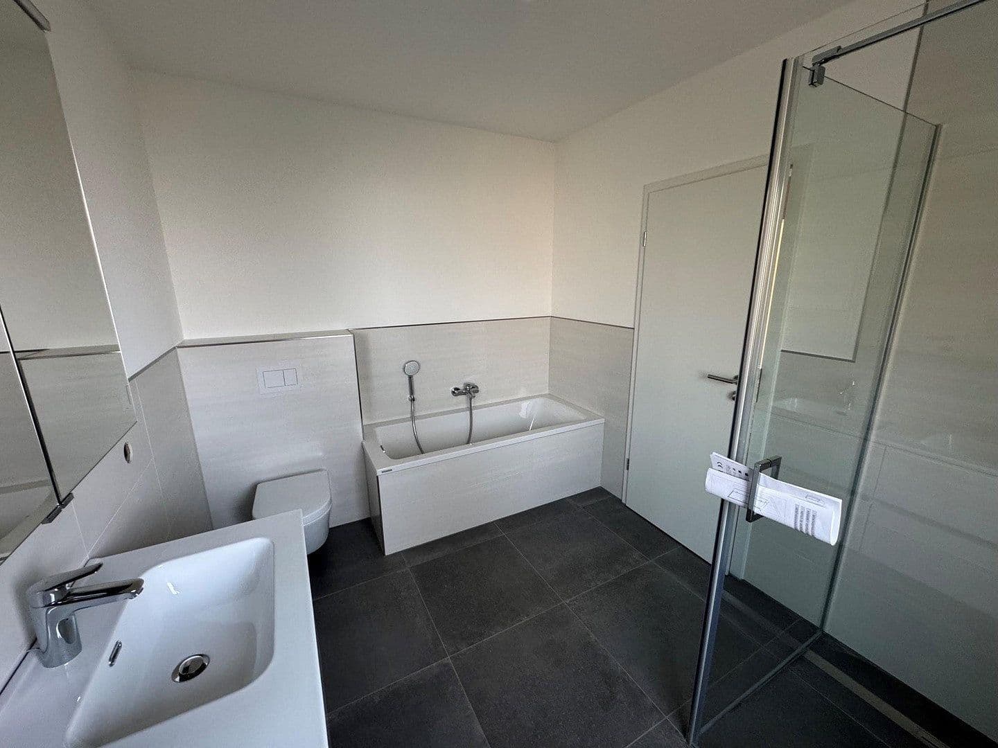Predaj domu 167 m², pozemok 694 m², Königsberger Strasse 31, Baiersdorf, Bavorsko Predaj domu 167 m², pozemok 694 m², Königsberger Strasse 31, Baiersdorf, Bavorsko