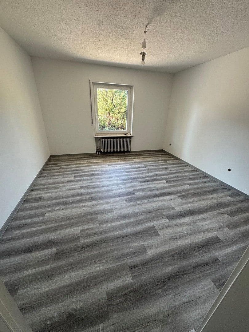 Predaj domu 167 m², pozemok 694 m², Königsberger Strasse 31, Baiersdorf, Bavorsko Predaj domu 167 m², pozemok 694 m², Königsberger Strasse 31, Baiersdorf, Bavorsko