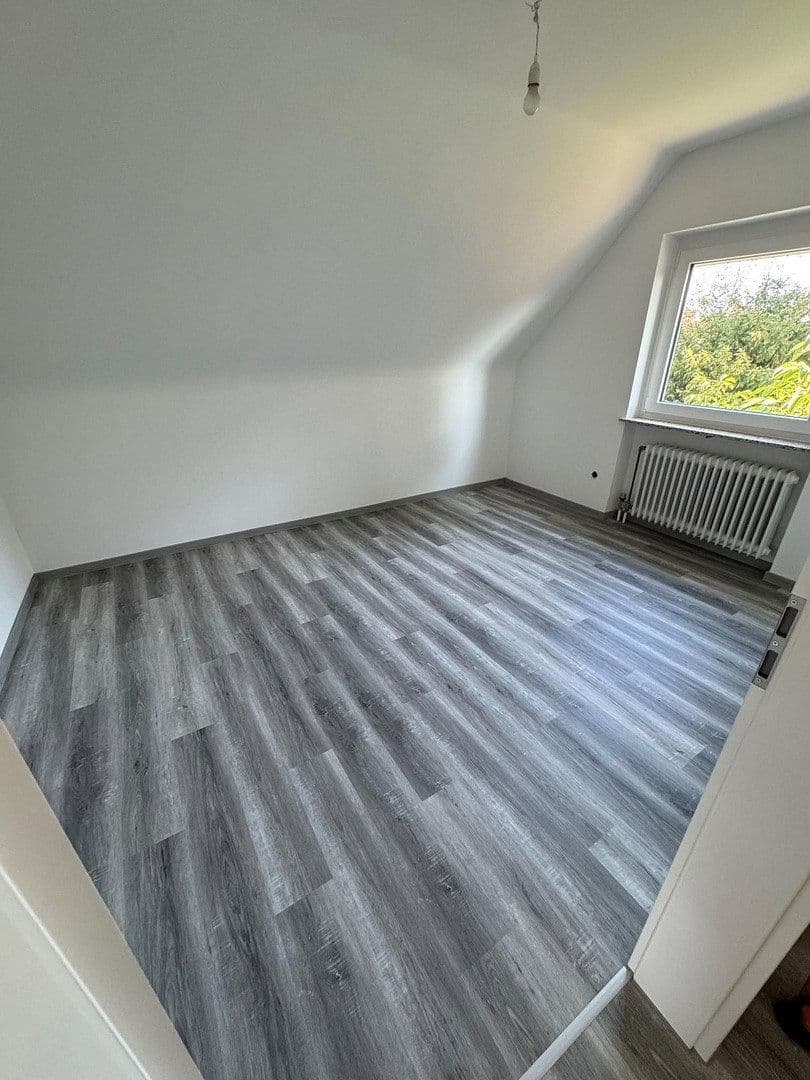 Predaj domu 167 m², pozemok 694 m², Königsberger Strasse 31, Baiersdorf, Bavorsko Predaj domu 167 m², pozemok 694 m², Königsberger Strasse 31, Baiersdorf, Bavorsko