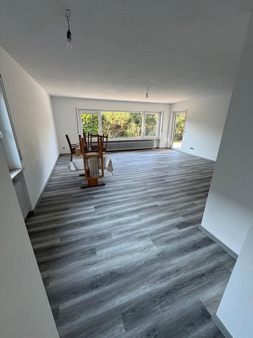 Predaj domu 167 m², pozemok 694 m², Königsberger Strasse 31, Baiersdorf, Bavorsko Predaj domu 167 m², pozemok 694 m², Königsberger Strasse 31, Baiersdorf, Bavorsko