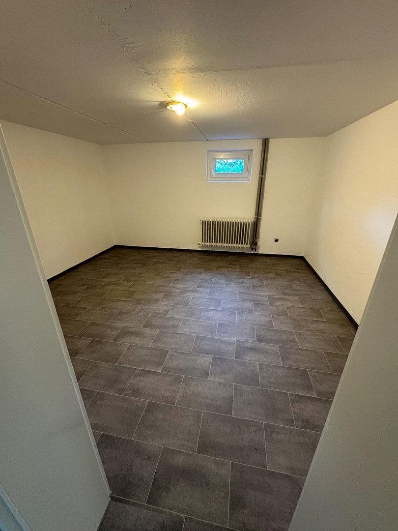 Predaj domu 167 m², pozemok 694 m², Königsberger Strasse 31, Baiersdorf, Bavorsko Predaj domu 167 m², pozemok 694 m², Königsberger Strasse 31, Baiersdorf, Bavorsko