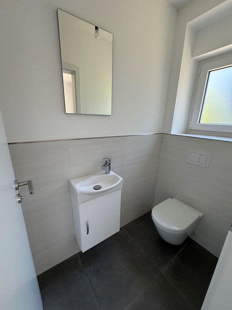 Predaj domu 167 m², pozemok 694 m², Königsberger Strasse 31, Baiersdorf, Bavorsko Predaj domu 167 m², pozemok 694 m², Königsberger Strasse 31, Baiersdorf, Bavorsko