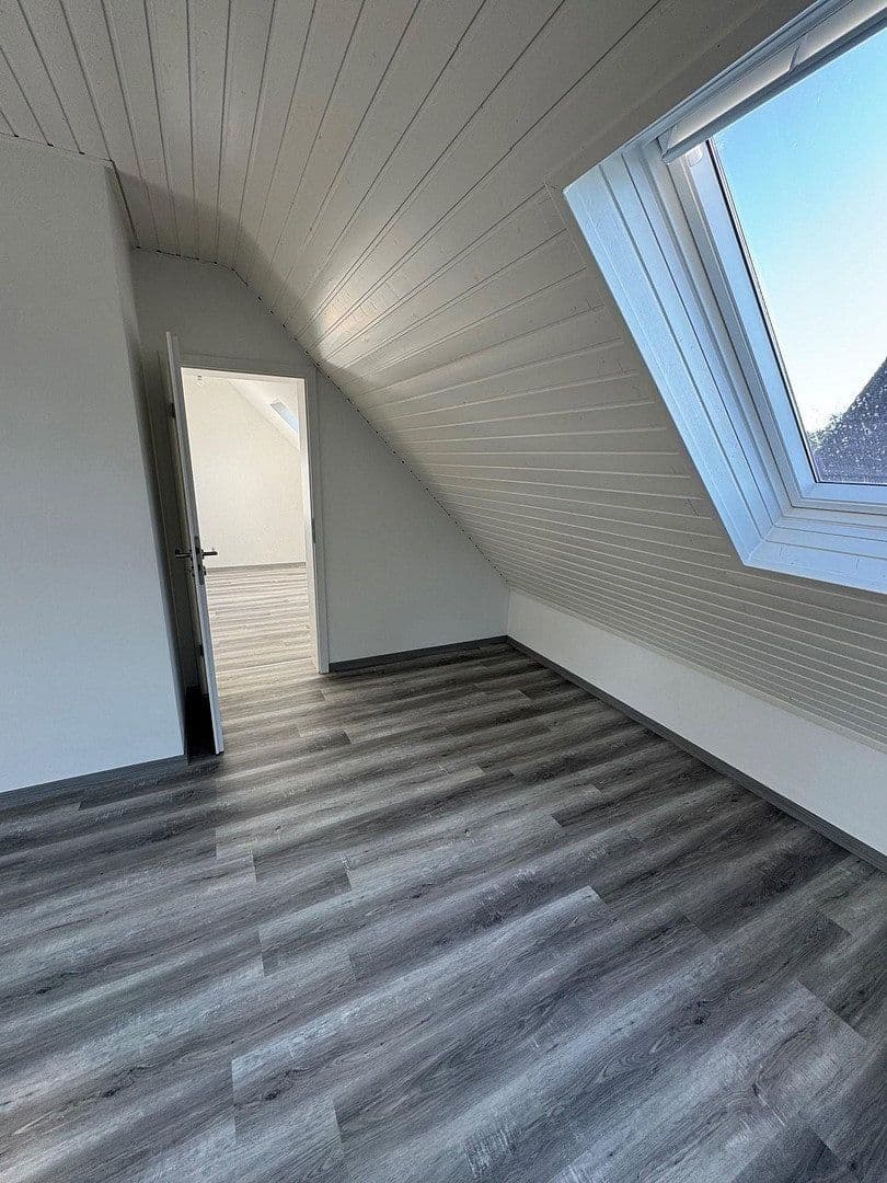 Predaj domu 167 m², pozemok 694 m², Königsberger Strasse 31, Baiersdorf, Bavorsko Predaj domu 167 m², pozemok 694 m², Königsberger Strasse 31, Baiersdorf, Bavorsko