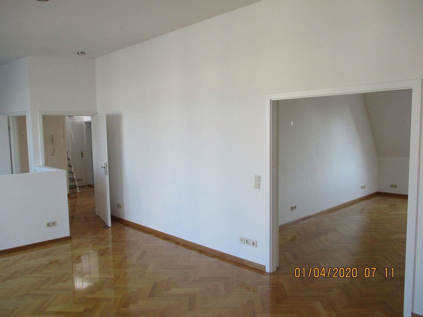 Prenájom bytu 4-izbový 105 m², Berlin, Berlín Prenájom bytu 4-izbový 105 m², Berlin, Berlín