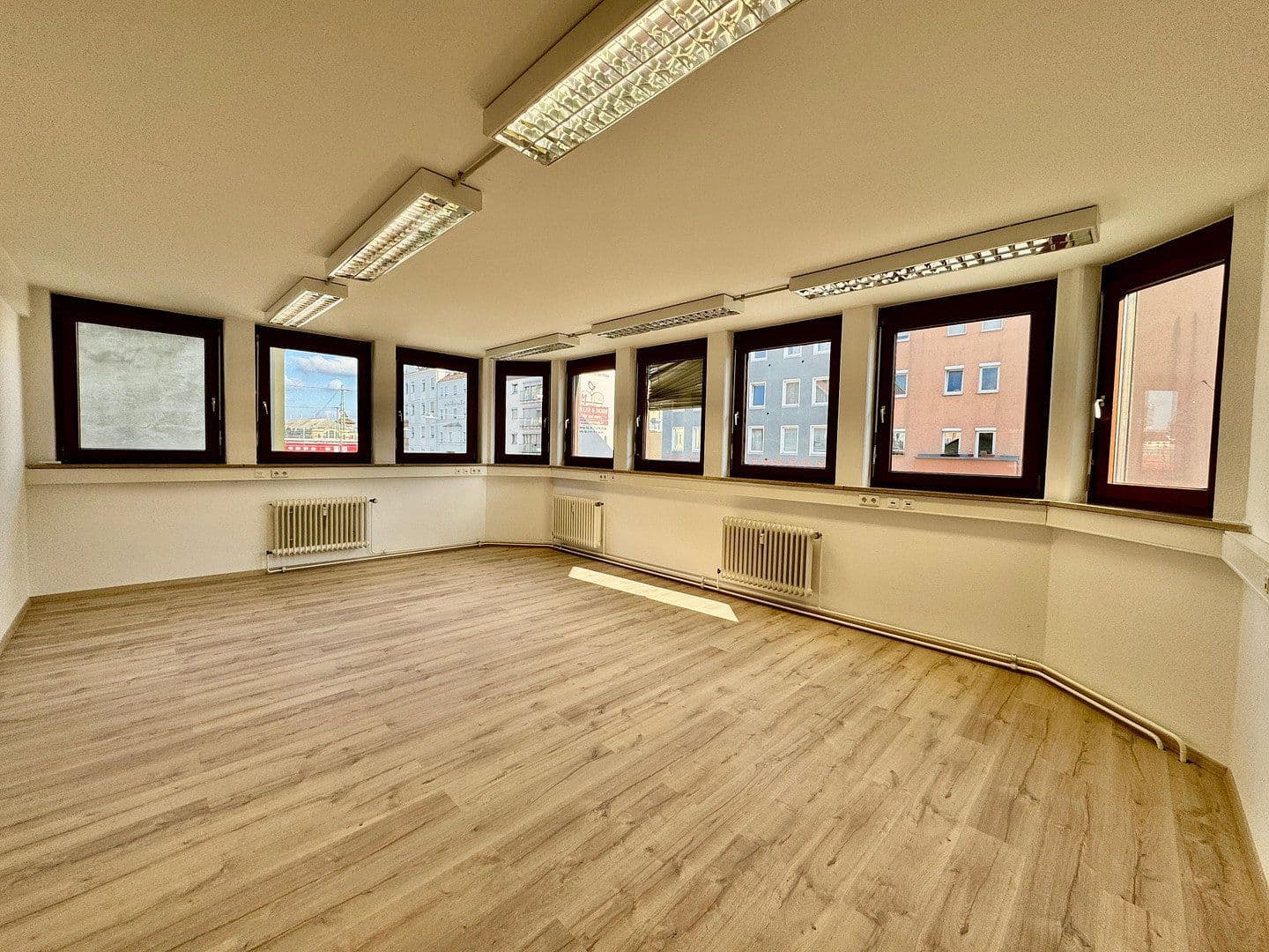 Predaj kancelárie 220 m², Pillenreuther Str. 14, Nürnberg, Bavorsko Predaj kancelárie 220 m², Pillenreuther Str. 14, Nürnberg, Bavorsko
