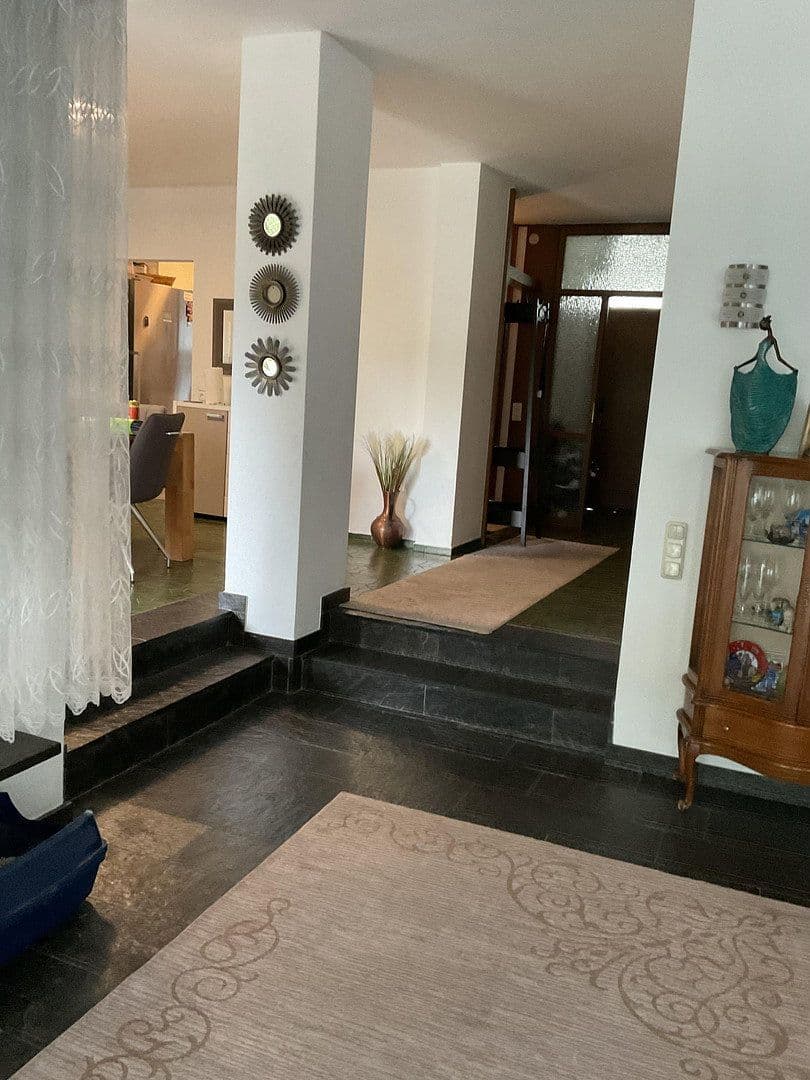 Predaj domu 240 m², pozemok 370 m², Bernhardstr.6, Mühlheim am Main, Hesensko Predaj domu 240 m², pozemok 370 m², Bernhardstr.6, Mühlheim am Main, Hesensko
