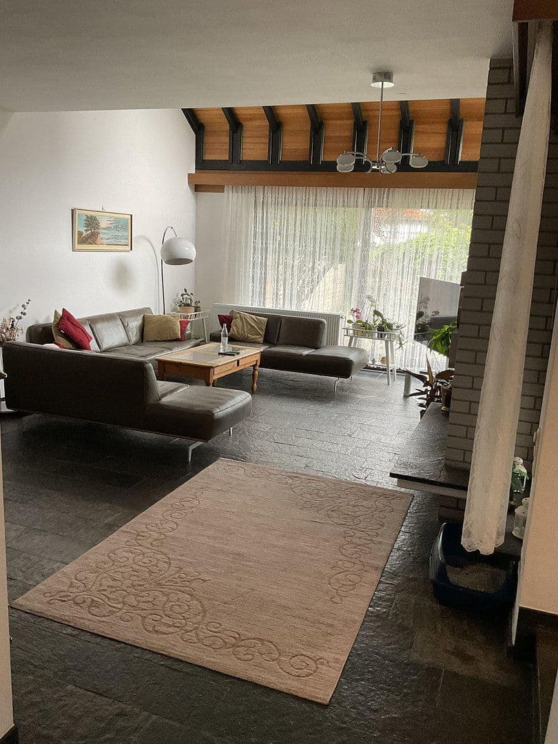 Predaj domu 240 m², pozemok 370 m², Bernhardstr.6, Mühlheim am Main, Hesensko Predaj domu 240 m², pozemok 370 m², Bernhardstr.6, Mühlheim am Main, Hesensko