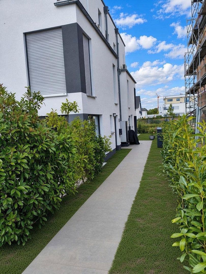 Prenájom domu 158 m², pozemok 390 m², Pfarrer Olbert Allee 3 B, Hochheim, Hesensko Prenájom domu 158 m², pozemok 390 m², Pfarrer Olbert Allee 3 B, Hochheim, Hesensko