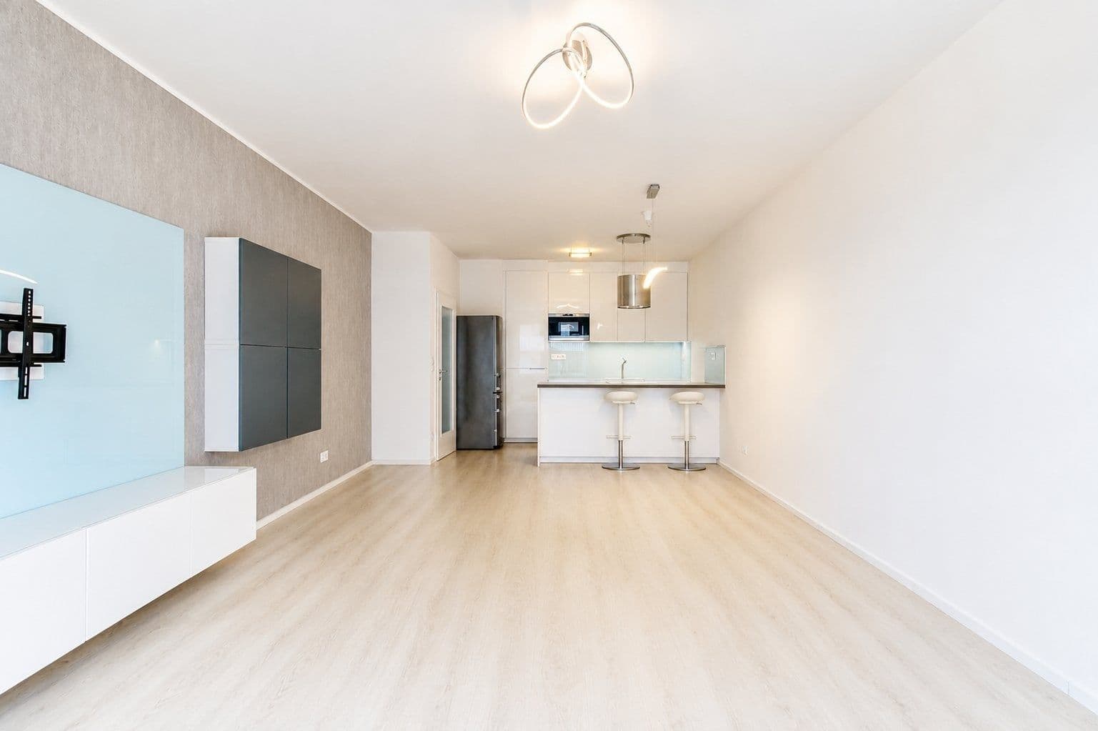 Prenájom bytu 3-izbový 99 m², Zvěřinova, Praha, Praha Prenájom bytu 3-izbový 99 m², Zvěřinova, Praha, Praha