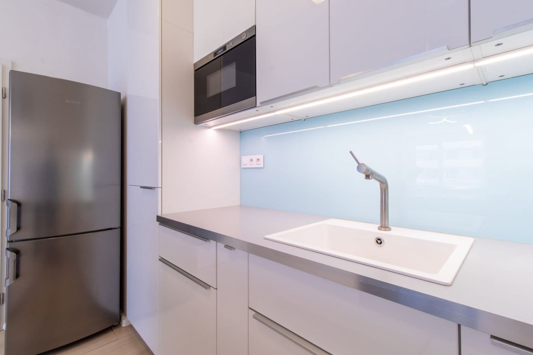 Prenájom bytu 3-izbový 99 m², Zvěřinova, Praha, Praha Prenájom bytu 3-izbový 99 m², Zvěřinova, Praha, Praha