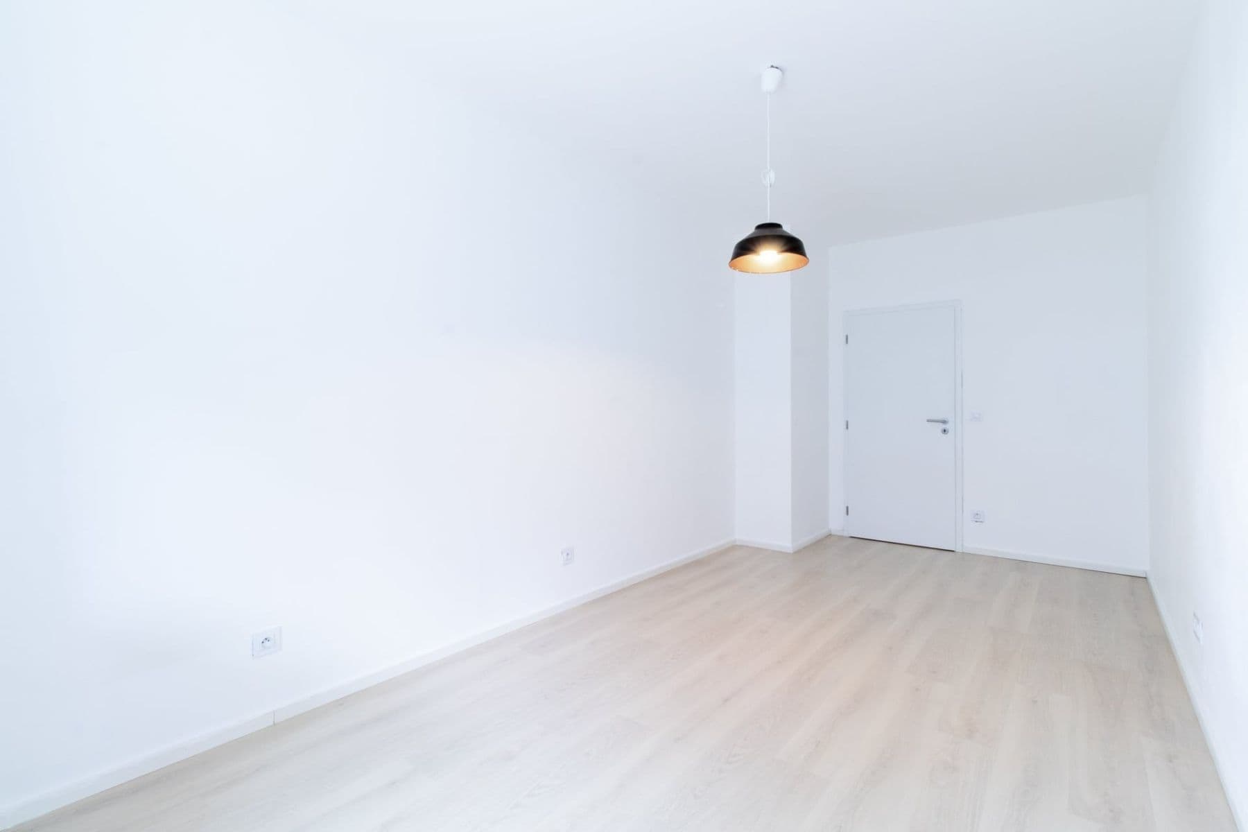 Prenájom bytu 3-izbový 99 m², Zvěřinova, Praha, Praha Prenájom bytu 3-izbový 99 m², Zvěřinova, Praha, Praha