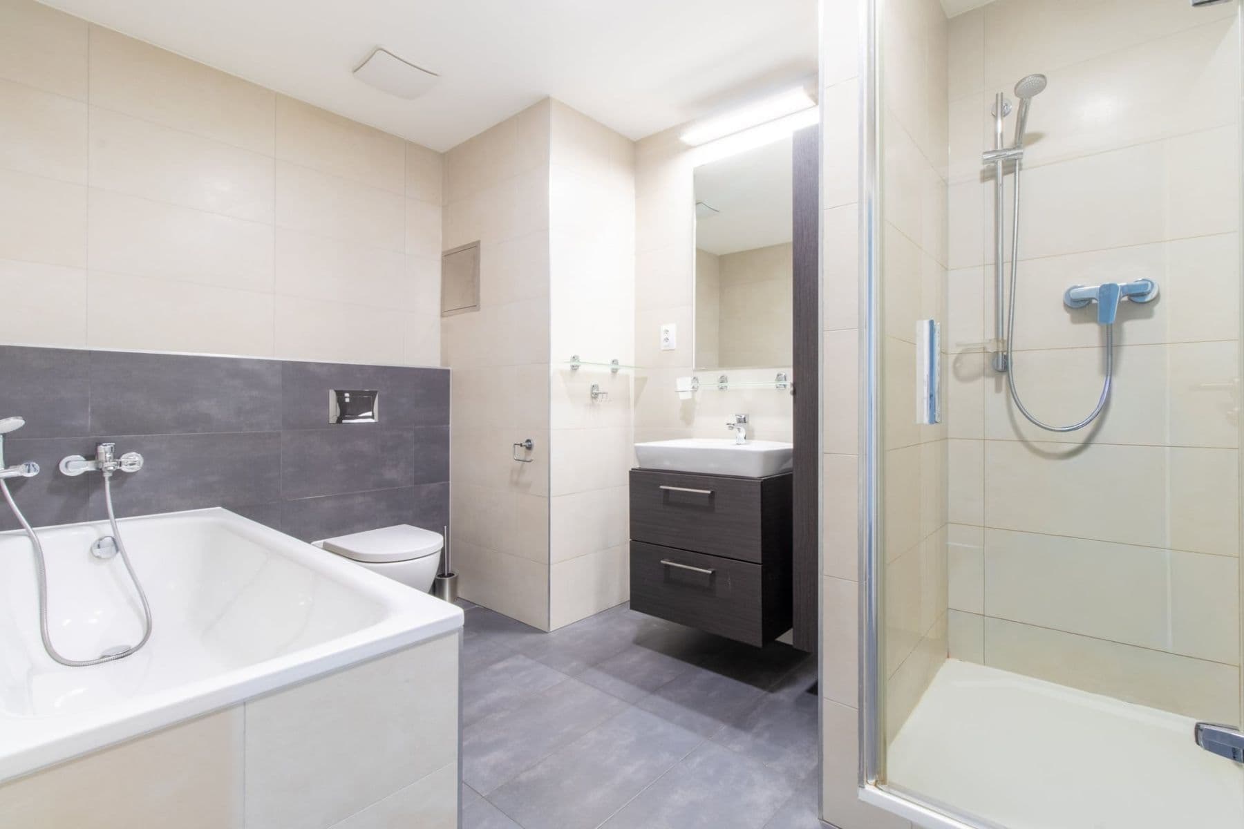 Prenájom bytu 3-izbový 99 m², Zvěřinova, Praha, Praha Prenájom bytu 3-izbový 99 m², Zvěřinova, Praha, Praha