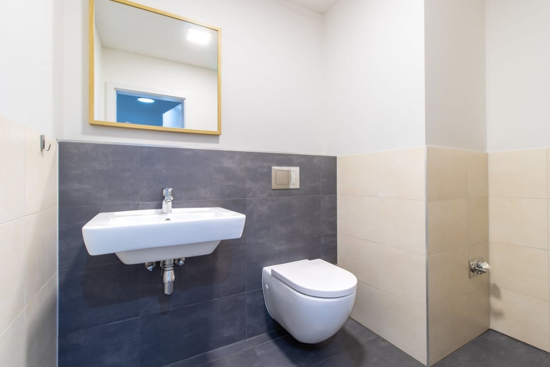 Prenájom bytu 3-izbový 99 m², Zvěřinova, Praha, Praha Prenájom bytu 3-izbový 99 m², Zvěřinova, Praha, Praha