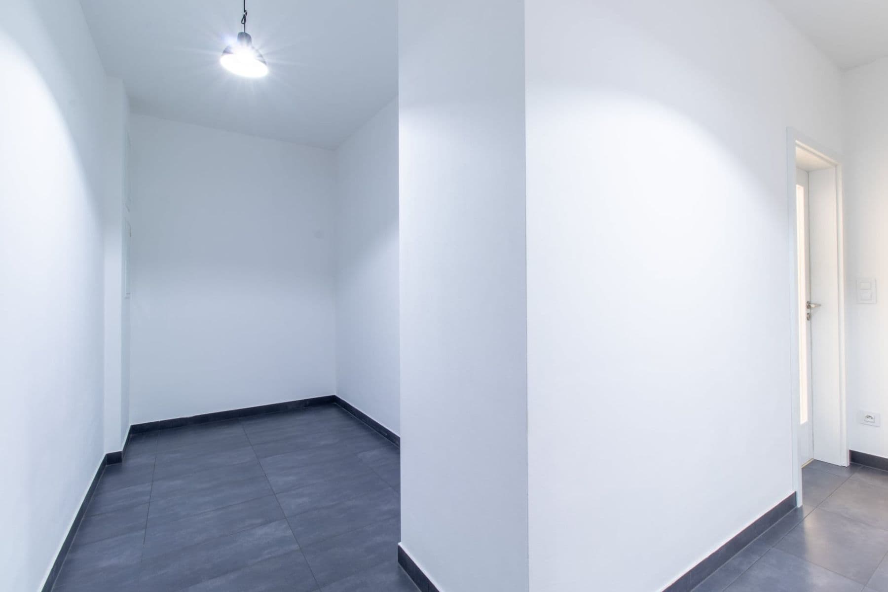 Prenájom bytu 3-izbový 99 m², Zvěřinova, Praha, Praha Prenájom bytu 3-izbový 99 m², Zvěřinova, Praha, Praha