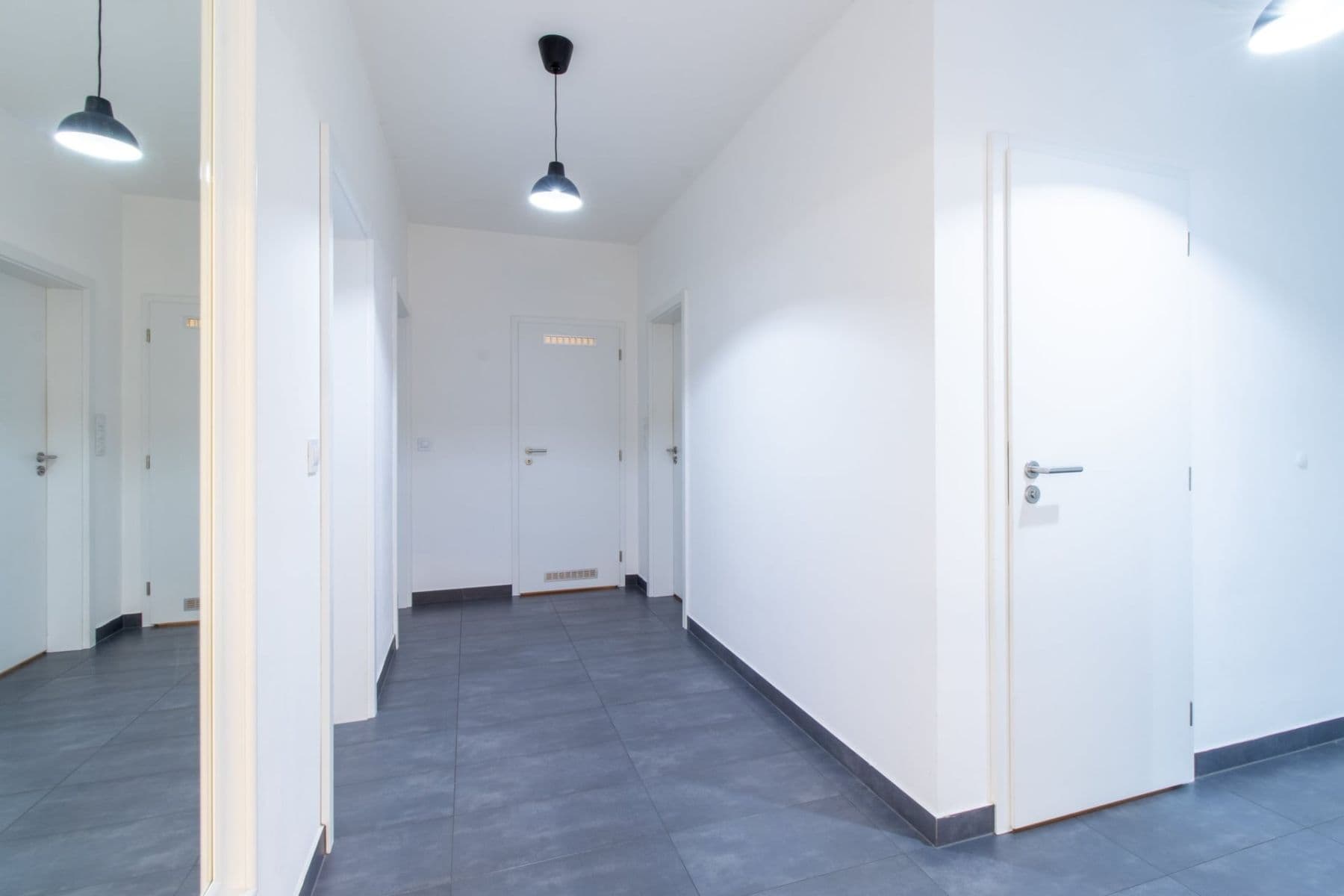 Prenájom bytu 3-izbový 99 m², Zvěřinova, Praha, Praha Prenájom bytu 3-izbový 99 m², Zvěřinova, Praha, Praha