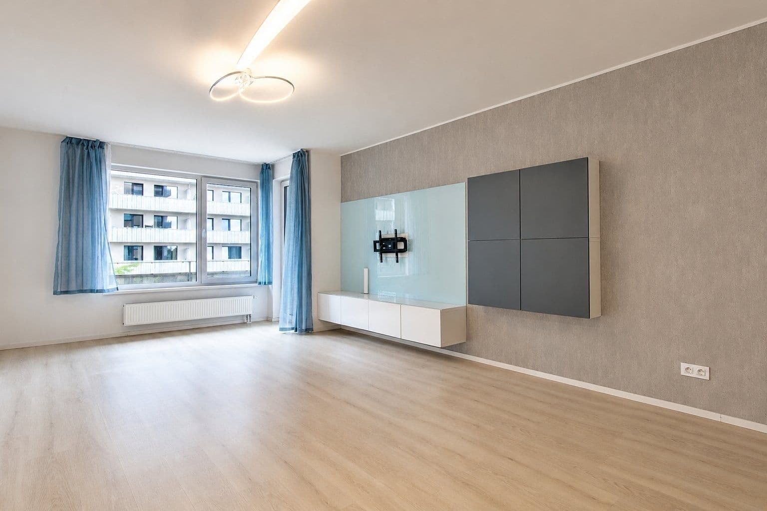 Prenájom bytu 3-izbový 99 m², Zvěřinova, Praha, Praha Prenájom bytu 3-izbový 99 m², Zvěřinova, Praha, Praha